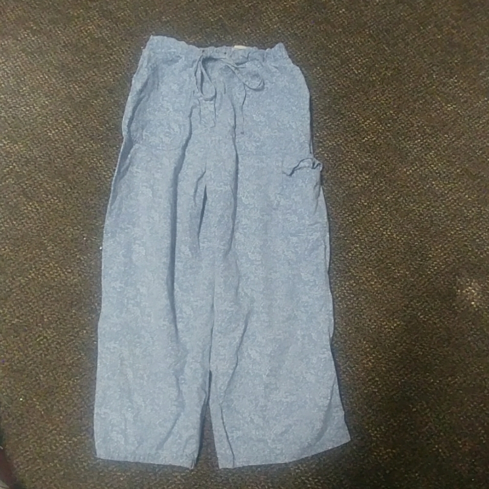 White Stag adjustable waist cargo capris